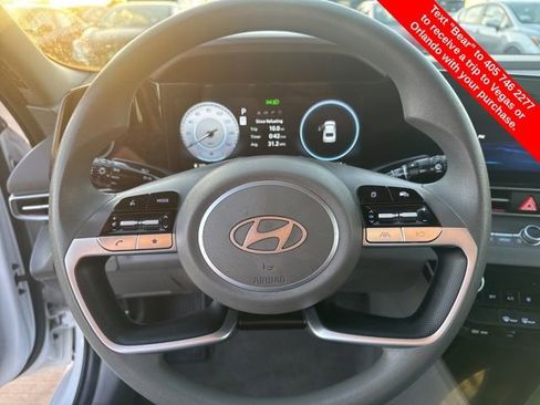 Used 2024 Hyundai Elantra SEL image 17