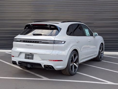 Certified 2025 Porsche Cayenne S AWD/4WD image 7