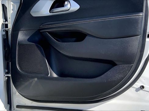 Used 2020 Chrysler Pacifica Touring-L Plus image 21