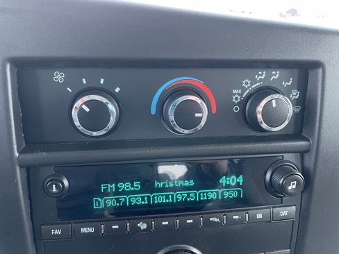 Used 2021 Chevrolet Express 2500 w/ Driver Convenience Package image 18