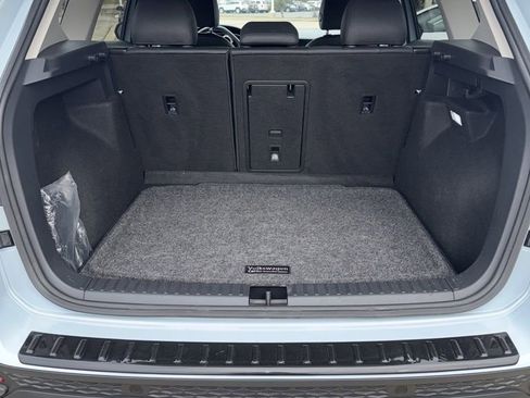 Certified 2025 Volkswagen Taos SE AWD/4WD image 8