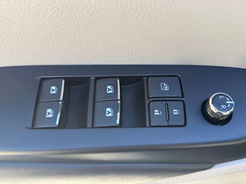 Used 2019 Toyota Highlander Limited image 15