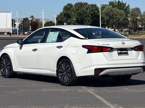 Used 2025 Nissan Altima 2.5 SV FWD image 6