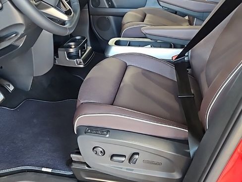 Used 2025 Volkswagen ID. Buzz Pro S Plus image 27