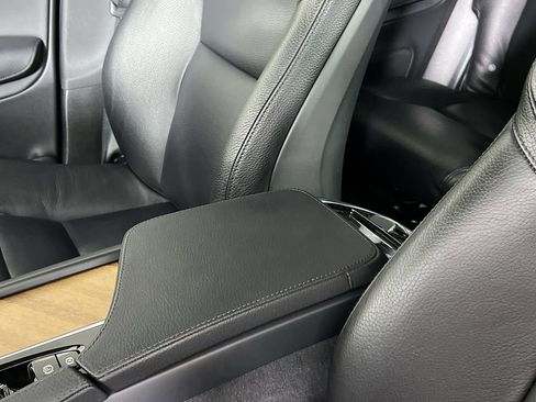 Used 2021 Volvo XC90 T6 Momentum w/ Protection Package Premier image 20