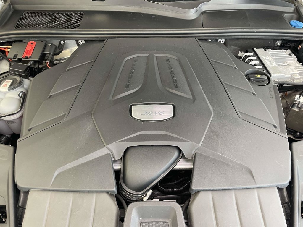 Certified 2023 Porsche Cayenne AWD/4WD image 24