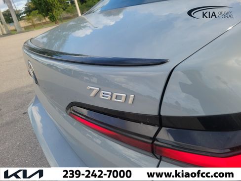 Used 2025 BMW 760i xDrive AWD/4WD image 10