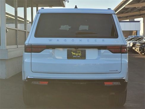 Used 2024 Jeep Wagoneer Series II w/ Flexible Seating Group image 5