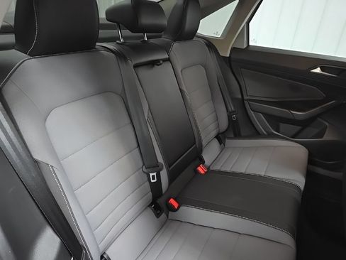 Used 2025 Volkswagen Jetta SE FWD image 17