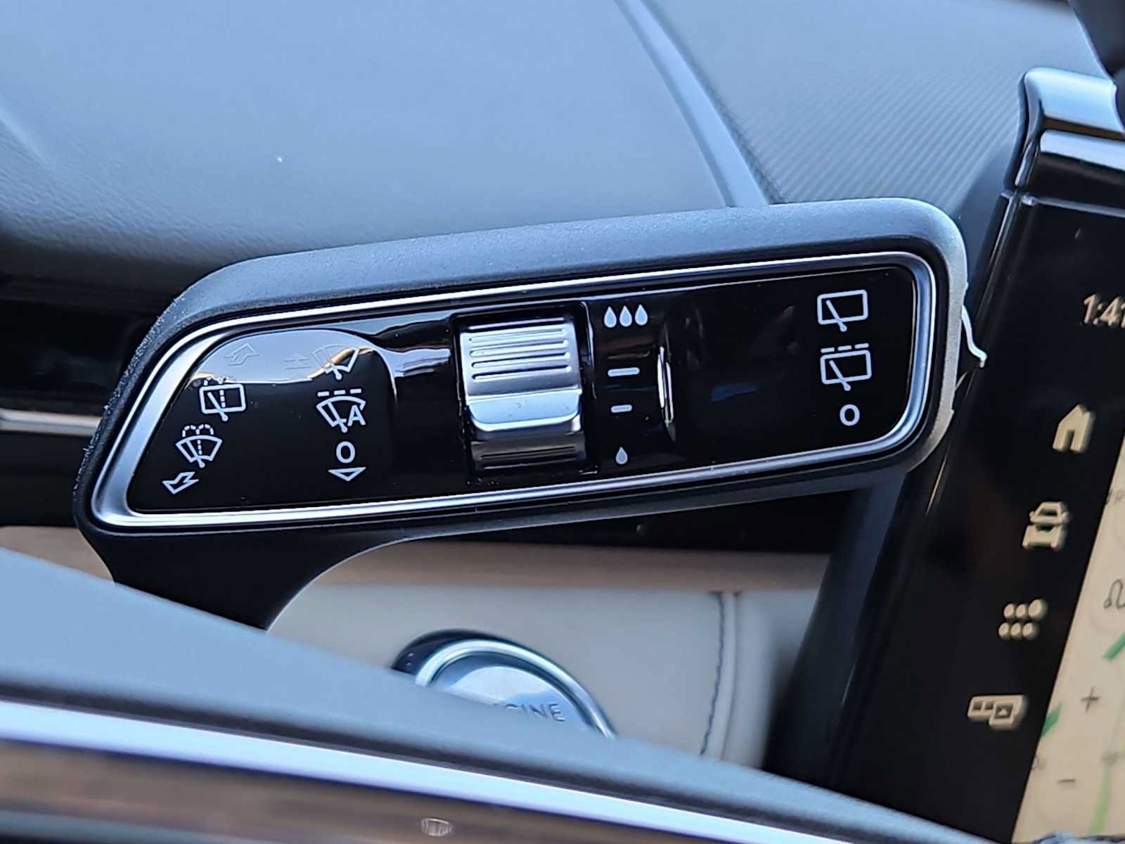 Used 2025 Lincoln Nautilus Reserve AWD/4WD image 25