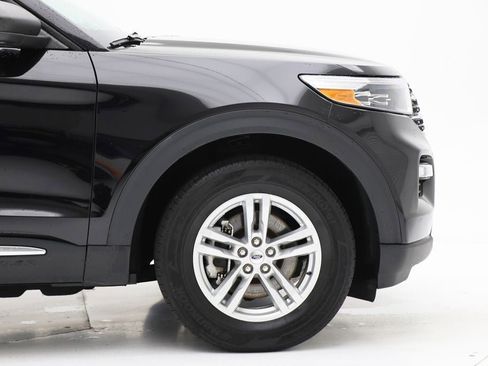 Used 2022 Ford Explorer XLT w/ Equipment Group 202A image 3