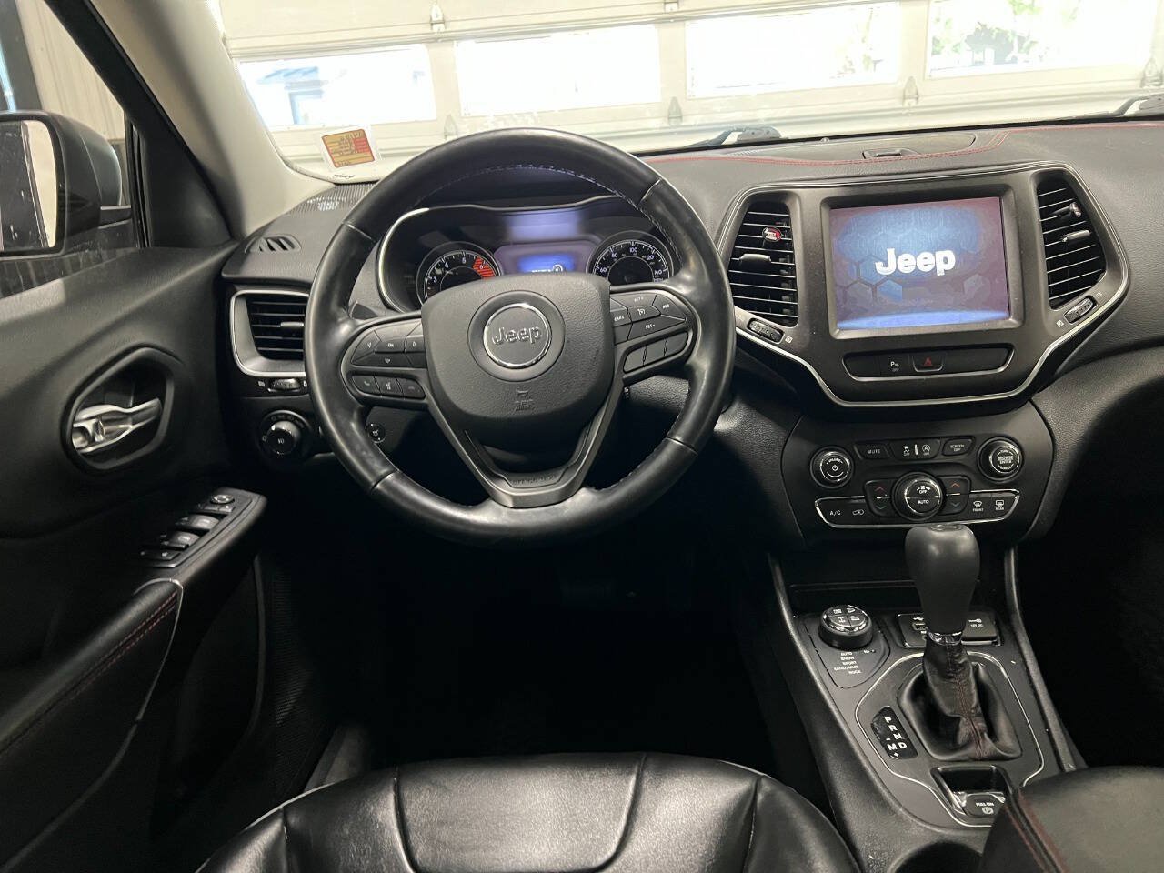 Used 2019 Jeep Cherokee Trailhawk w/ Comfort/Convenience Group AWD/4WD image 8