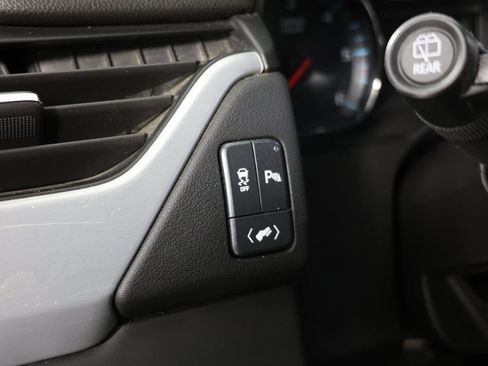 Used 2018 GMC Yukon SLE w/ SLE Value Package image 20