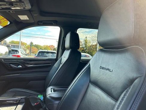 Used 2023 GMC Yukon XL Denali image 12