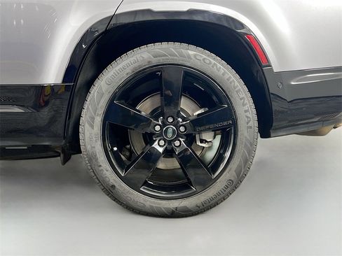 Used 2024 Land Rover Defender 130 X-Dynamic SE image 33