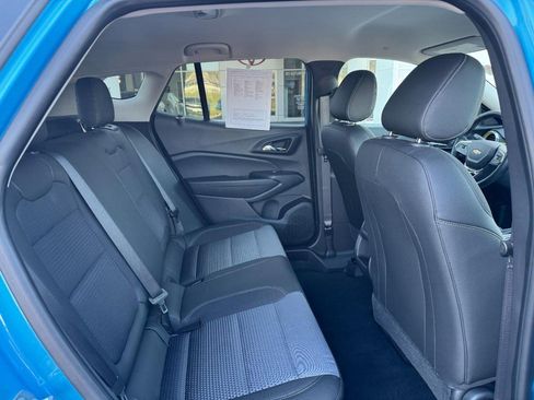 Used 2025 Chevrolet Trax LT w/ LT Convenience Package image 11