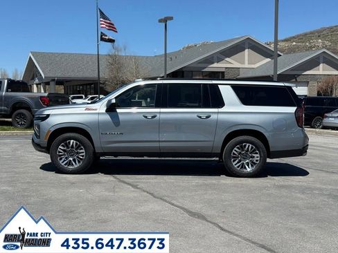 Used 2025 Chevrolet Suburban Z71 AWD/4WD image 2