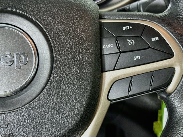 Used 2018 Jeep Cherokee Latitude FWD image 12