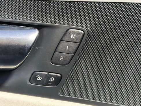 Used 2018 Volvo XC60 T5 Momentum w/ Convenience Package image 22