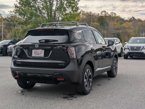 New 2026 Nissan Kicks SV w/ SV Premium Package image 4