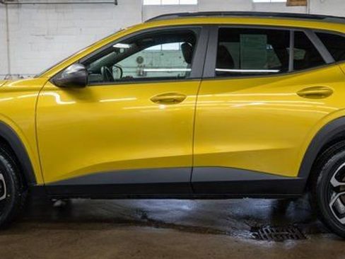 Used 2024 Chevrolet Trax RS w/ Driver Confidence Package FWD image 9