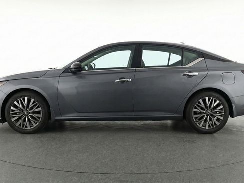 Used 2025 Nissan Altima 2.5 SV image 5