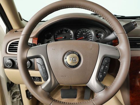 Used 2010 Chevrolet Suburban LTZ AWD/4WD image 19