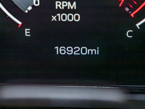 Used 2025 GMC Yukon Denali w/ Denali Reserve Package image 22