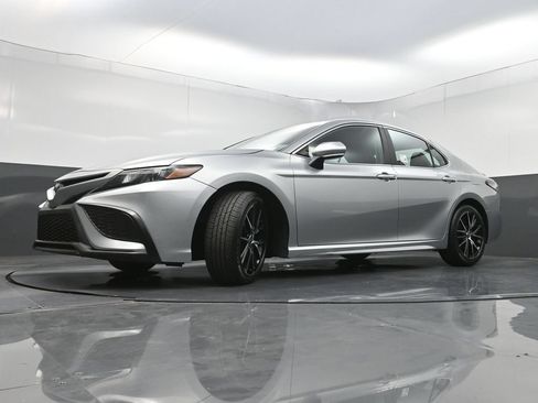 Used 2022 Toyota Camry SE w/ Convenience Package FWD image 26
