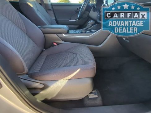 Used 2024 Toyota Highlander LE image 21