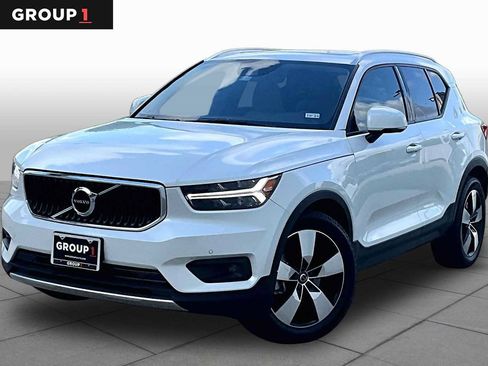 Used 2021 Volvo XC40 T5 Momentum w/ Protection Package Premier AWD/4WD image 1