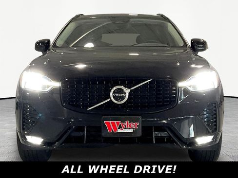 Used 2025 Volvo XC60 B5 Plus AWD/4WD image 2