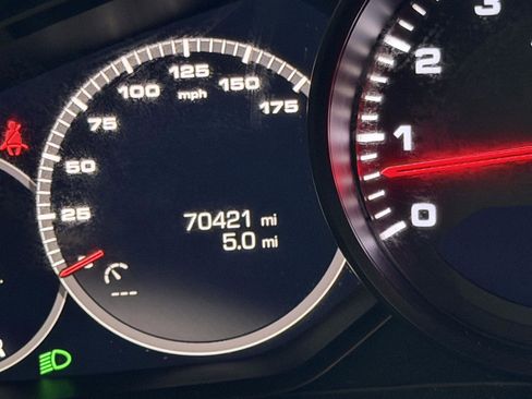 Used 2019 Porsche Cayenne image 22