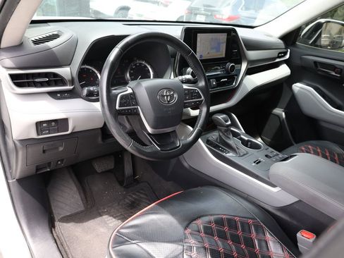 Used 2023 Toyota Highlander LE image 13