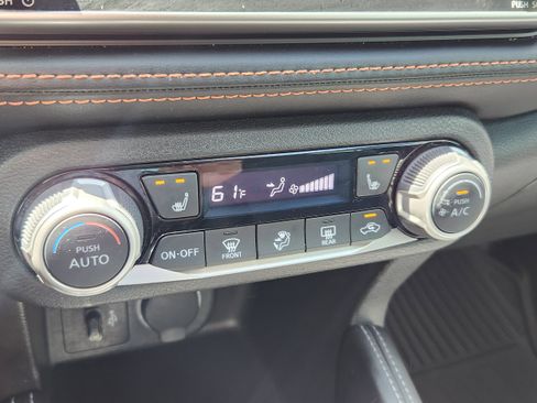 Used 2019 Nissan Kicks SR w/ SR Premium Package FWD image 20