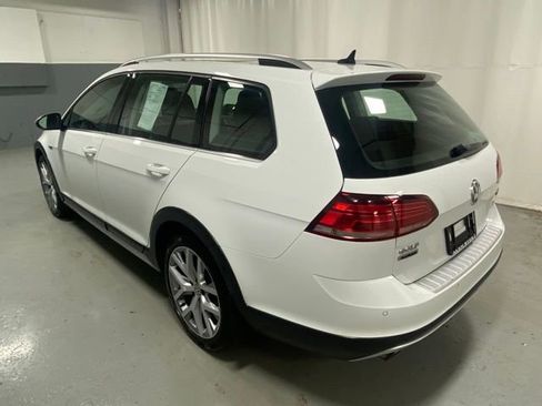 Used 2019 Volkswagen Golf Alltrack SEL image 2