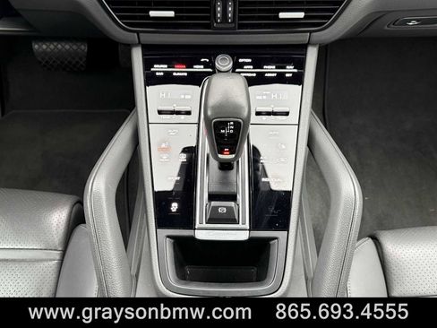 Used 2022 Porsche Cayenne image 19
