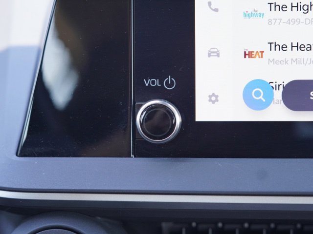 Used 2025 Toyota Prius LE FWD image 21