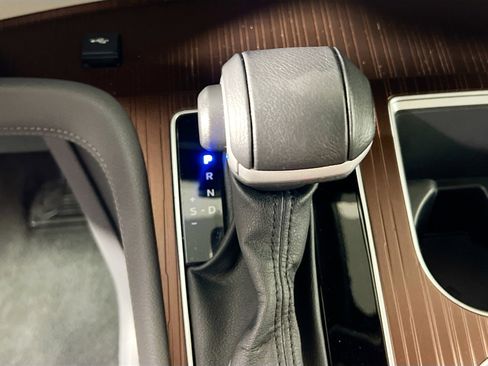 Used 2024 Toyota Sienna XLE FWD image 25