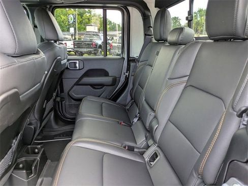 New 2025 Jeep Gladiator Sport image 13