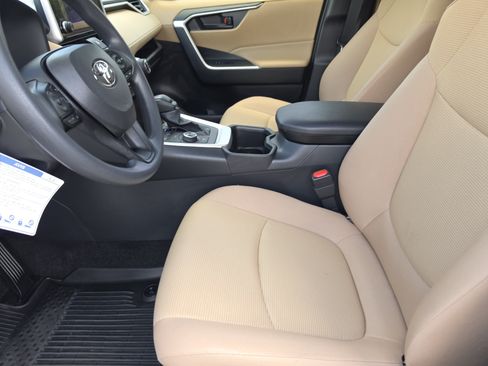 Certified 2025 Toyota RAV4 LE AWD/4WD image 9