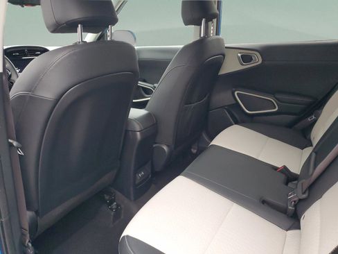 Certified 2024 Kia Soul GT-Line image 10