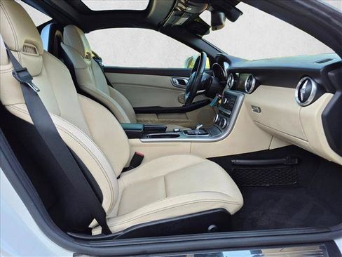Used 2017 Mercedes-Benz SLC 300 image 18