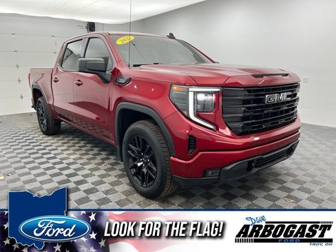 Used 2022 GMC Sierra 1500 Elevation image 1