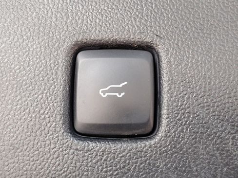 Used 2022 Ford Escape SE w/ SE Sport Appearance Package image 30