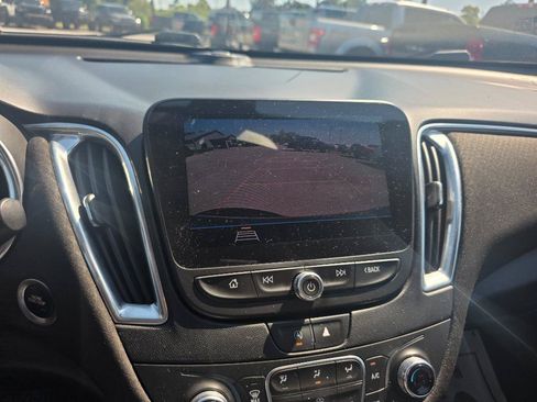 Used 2020 Chevrolet Malibu LT FWD image 17