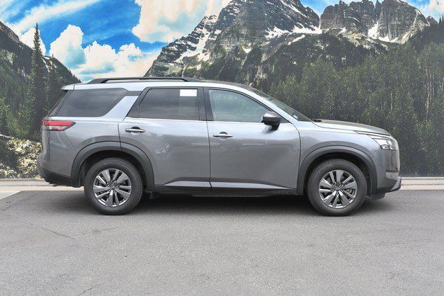 Used 2025 Nissan Pathfinder SV AWD/4WD image 2