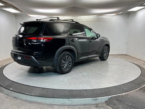 Used 2022 Nissan Pathfinder SV w/ SV Black Package image 5