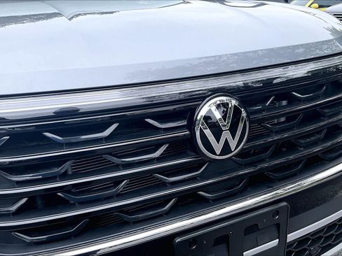 Certified 2026 Volkswagen Atlas Cross Sport SE FWD image 32