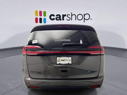 Used 2022 Chrysler Pacifica Limited w/ S Appearance Package image 4